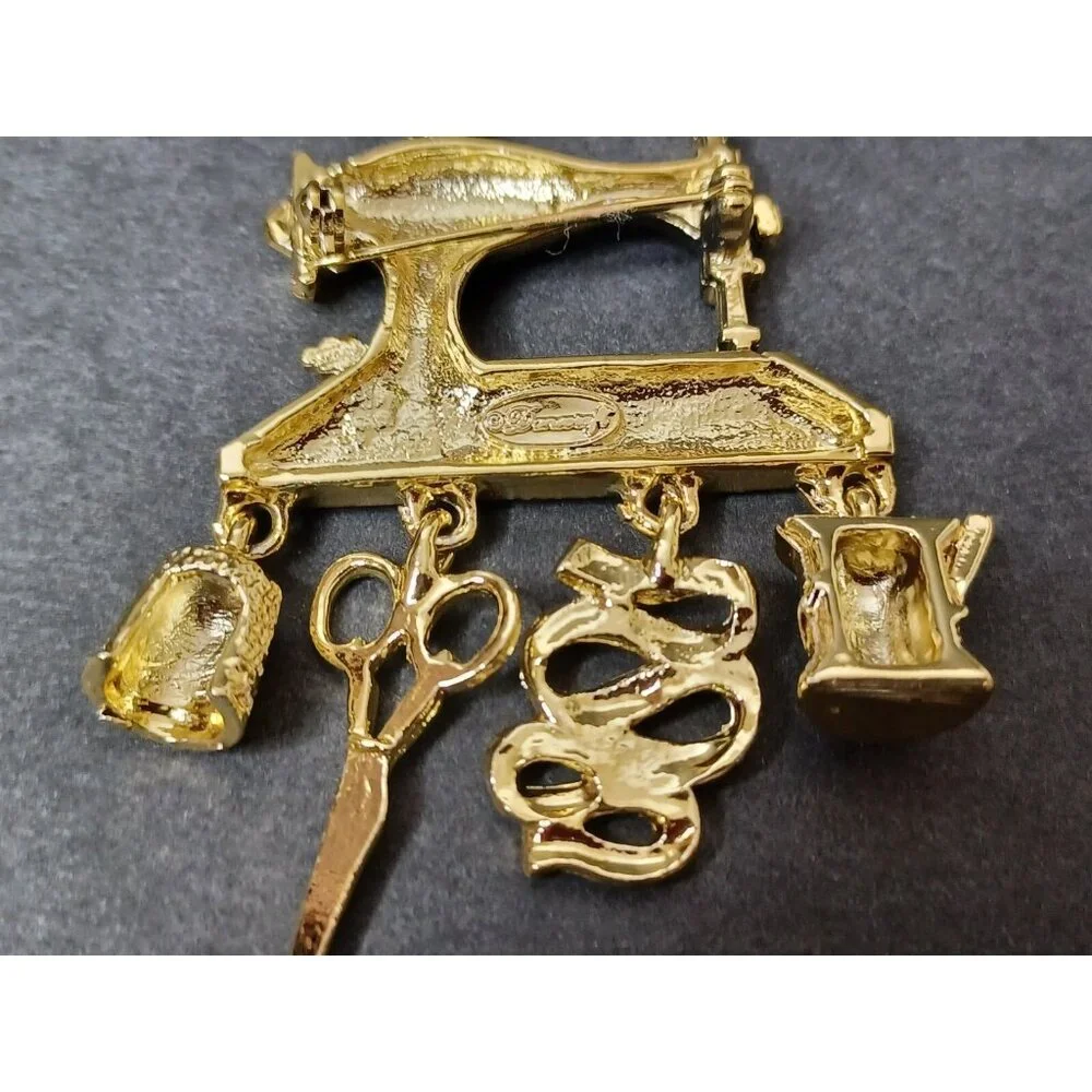 Vintage Danecraft Black/Gold Sewing Machine Brooch/Pin With Charms - Picture 7 of 11